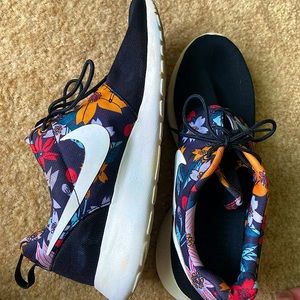 Nike Roshe Sneakers Flower Pattern
